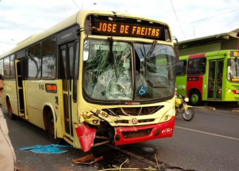 Acidente entre ônibus deixa passageiros feridos na Av.  João XXIII